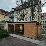 Carport um Baum gebaut